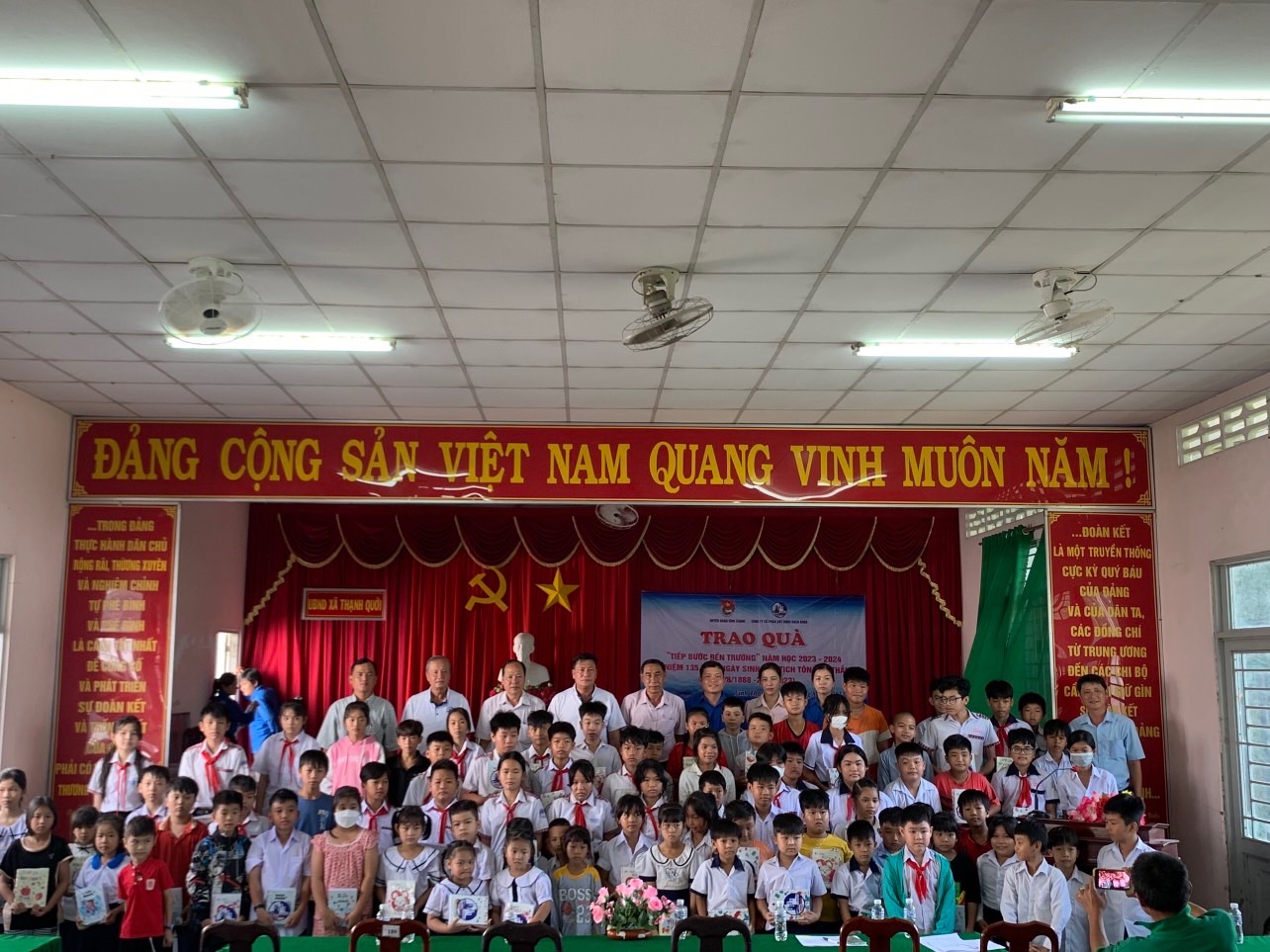 trao qua tiep buoc den truong 2023 2
