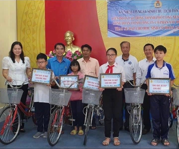 trao qua tiep buoc den truong 2023 5