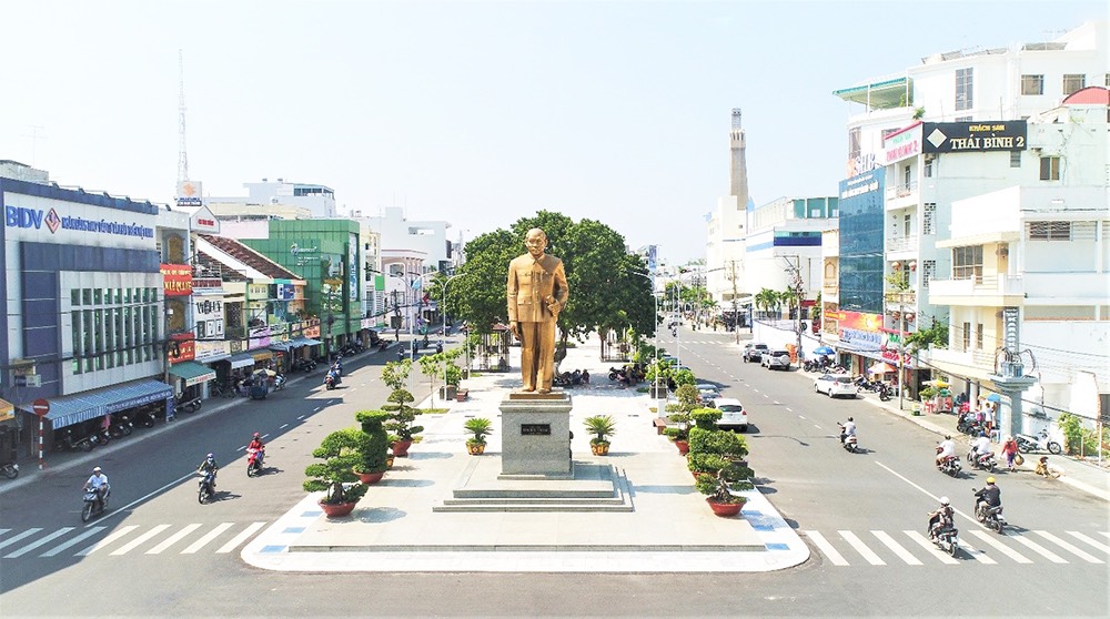 Phố đi bộ Nguyễn Huệ, Hai Bà Trưng 